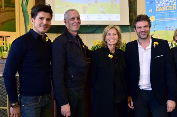 Vincent Niclo, Tom Novembre, Claire Chazal et Hervé Mathoux, lors de l'opération "Une jonquille pour Curie" à la mairie du Vème arrondissement, le 15/03/2016 - Paris