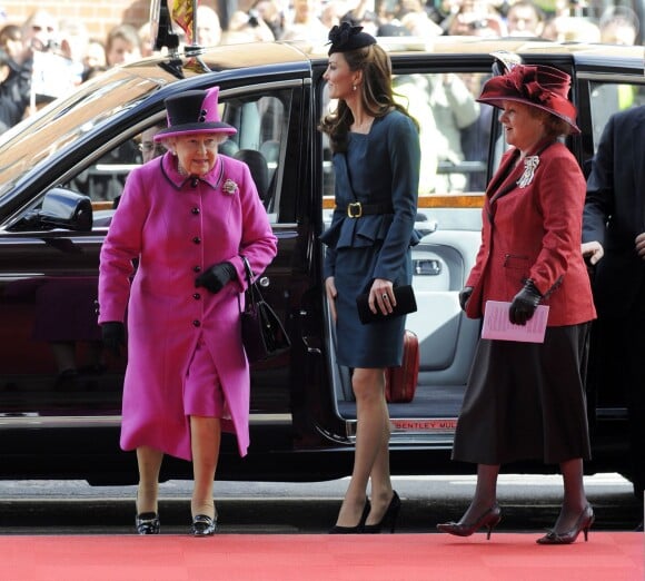 Kate Middleton et la reine Elizabeth II en visite à Leicester le 8 mars 2012. "Le moment le plus marquant" de la carrière royale de la duchesse de Cambridge.