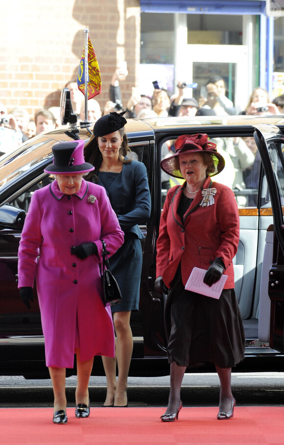 Kate Middleton et la reine Elizabeth II en visite à Leicester le 8 mars 2012. "Le moment le plus marquant" de la carrière royale de la duchesse de Cambridge.