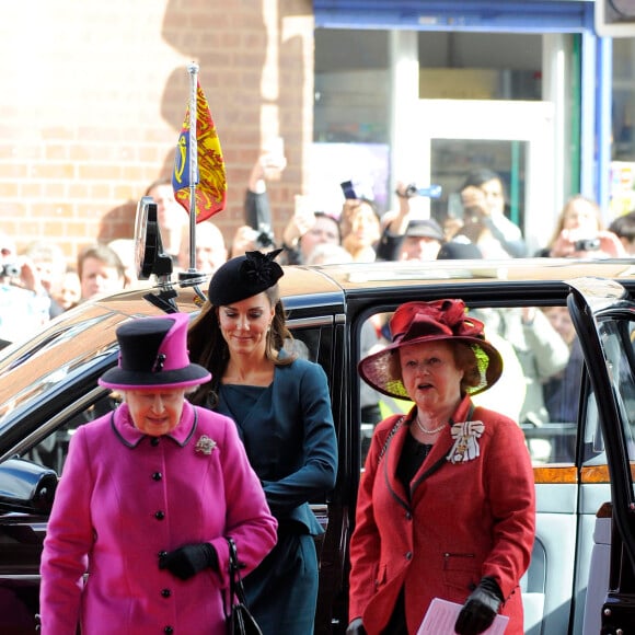 Kate Middleton et la reine Elizabeth II en visite à Leicester le 8 mars 2012. "Le moment le plus marquant" de la carrière royale de la duchesse de Cambridge.