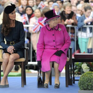 Kate Middleton et la reine Elizabeth II en visite à Leicester le 8 mars 2012. "Le moment le plus marquant" de la carrière royale de la duchesse de Cambridge.