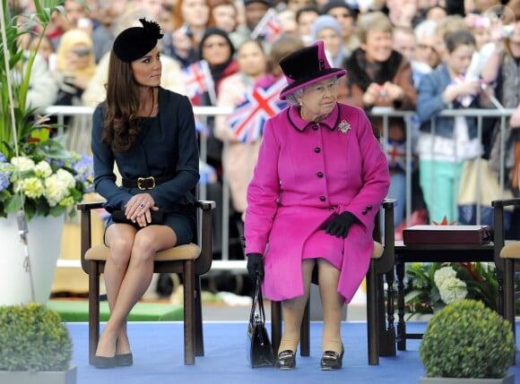 Kate Middleton et la reine Elizabeth II en visite à Leicester le 8 mars 2012. "Le moment le plus marquant" de la carrière royale de la duchesse de Cambridge.