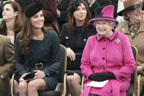 Kate Middleton et la reine Elizabeth II en visite à Leicester le 8 mars 2012. "Le moment le plus marquant" de la carrière royale de la duchesse de Cambridge.