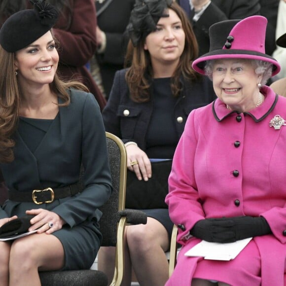 Kate Middleton et la reine Elizabeth II en visite à Leicester le 8 mars 2012. "Le moment le plus marquant" de la carrière royale de la duchesse de Cambridge.