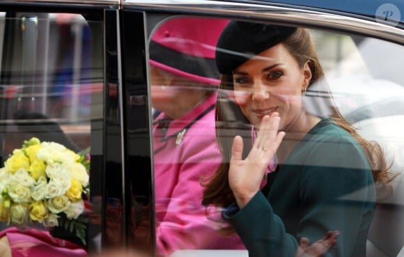 La reine Elizabeth II et Kate Middleton, duchesse de Cambridge, en visite à Leicester le 8 mars 2012