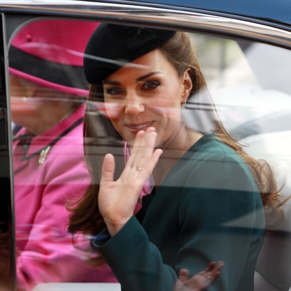 La reine Elizabeth II et Kate Middleton, duchesse de Cambridge, en visite à Leicester le 8 mars 2012