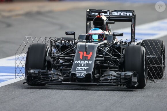 Fernando Alonso au volant de sa McLaren MP4-31 à Barcelone en février 2016