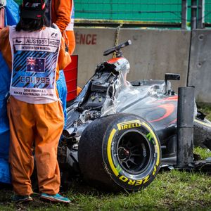 Ce qu'il reste de la McLaren de Fernando Alonso après son accident lors du Grand Prix d'Australie, le 20 mars 2016 à Melbourne.