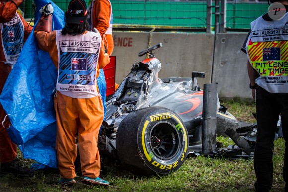 Ce qu'il reste de la McLaren de Fernando Alonso après son accident lors du Grand Prix d'Australie, le 20 mars 2016 à Melbourne.