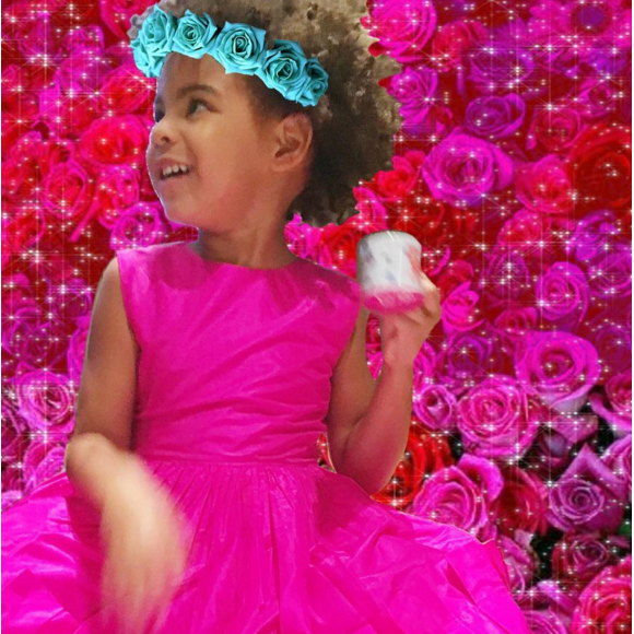 Sur son site officiel, Beyoncé Knowles a publié des photos de sa fille Blue Ivy en train de chercher les oeufs de Pâques. Le 20 mars 2016.