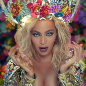 Captures d'écran du nouveau clip de Coldplay qui a été tourné avec Beyoncé Knowles le 30 janvier 2016.