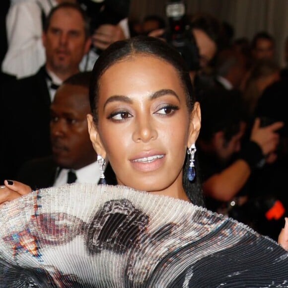 Solange Knowles à la Soirée Costume Institute Gala 2015 (Met Ball) au Metropolitan Museum, célébrant l'ouverture de Chine: à travers le miroir à New York. Le 4 mai 2015.