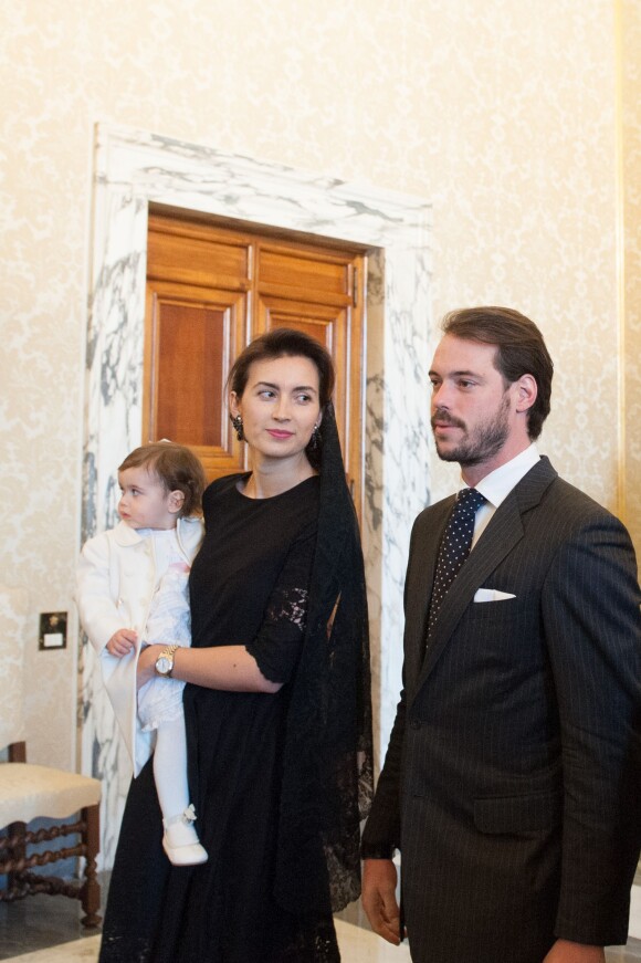 Le prince Félix, la princesse Claire et leur fille la princesse Amalia de Luxembourg prenaient part à l'audience privée accordée par le pape François à la famille grand-ducale le 21 mars 2016 au Vatican.