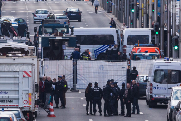 La police démarre son enquète à la station de métro où ont eu lieu les attentats de Bruxelles le 22 mars 2016.