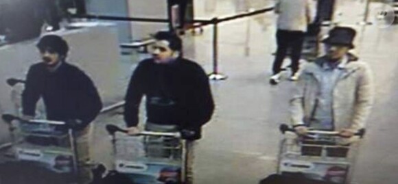 Photo des trois suspects à l'aéroport de Bruxelles, le 22 mars 2016