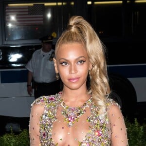 Beyoncé Knowles à la Soirée Costume Institute Gala 2015 (Met Ball) au Metropolitan Museum célébrant l'ouverture de Chine: à travers le miroir à New York, le 4 mai 2015.