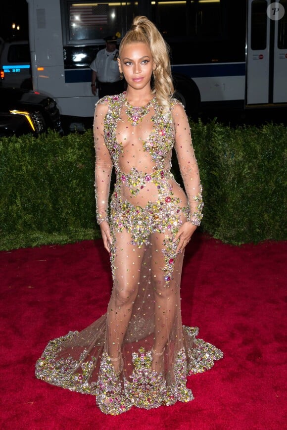 Beyoncé Knowles à la Soirée Costume Institute Gala 2015 (Met Ball) au Metropolitan Museum célébrant l'ouverture de Chine: à travers le miroir à New York, le 4 mai 2015.
