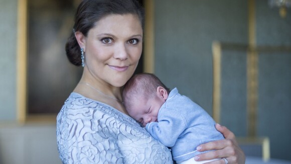 Prince Oscar de Suède: Deux photos du bébé, dans les bras de Victoria et Estelle