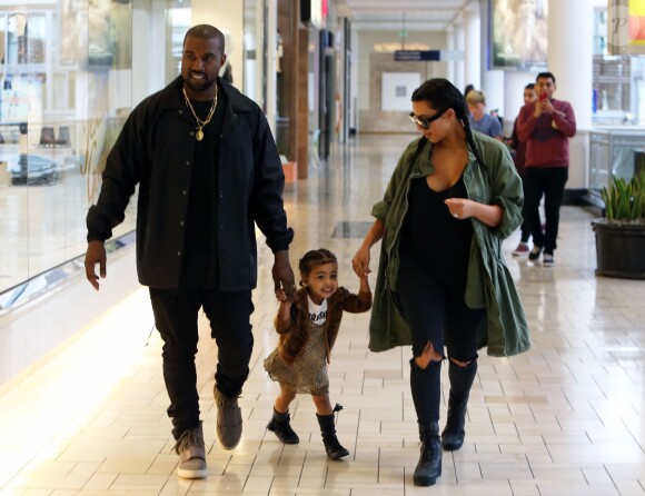 Kanye West, Kim Kardashian et leur fille North à Culver City, le 13 mars 2016.