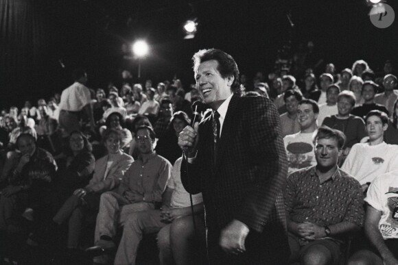 Archives - Garry Shandling sur le plateau TV de son émission "The Larry Sanders Show" en 1992