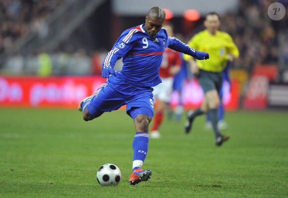 Djibril Cissé lors du match France - Angleterre à Saint-Denis. Mars 2008.
