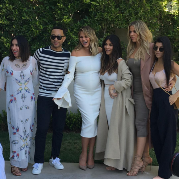 Jen Atkin, John Legend, Chrissy Teigen, Kim, Khloé et Kourtney Kardashian - Photo de la baby-shower de Chrissy Teigen et John Legend publiée le 26 mars 2016.