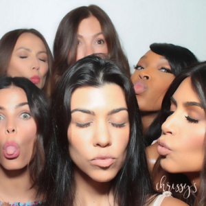 Khloé Kardashian, Jen Atkin, Jenna Dewan, Stacy Keibler, Minka Kelly, Kourtney Kardashian, Malika Haqq et Kim Kardashian - Photo de la baby-shower de Chrissy Teigen et John Legend publiée le 26 mars 2016.