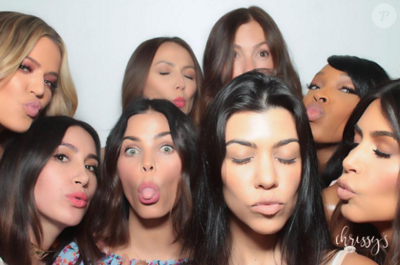 Khloé Kardashian, Jen Atkin, Jenna Dewan, Stacy Keibler, Minka Kelly, Kourtney Kardashian, Malika Haqq et Kim Kardashian - Photo de la baby-shower de Chrissy Teigen et John Legend publiée le 26 mars 2016.