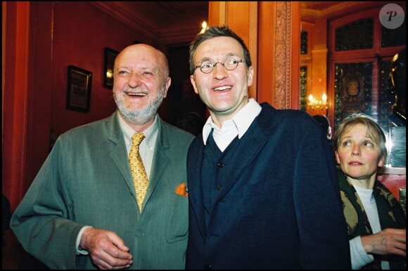 Jean-Pierre Coffe avec Laurent Ruquier lors du Prix Courteline en 1999 à Paris. Personnage chéri de la gastronomie et du PAF, il est mort à 78 ans le 29 mars 2016 chez lui à Lanneray (Eure-et-Loir).