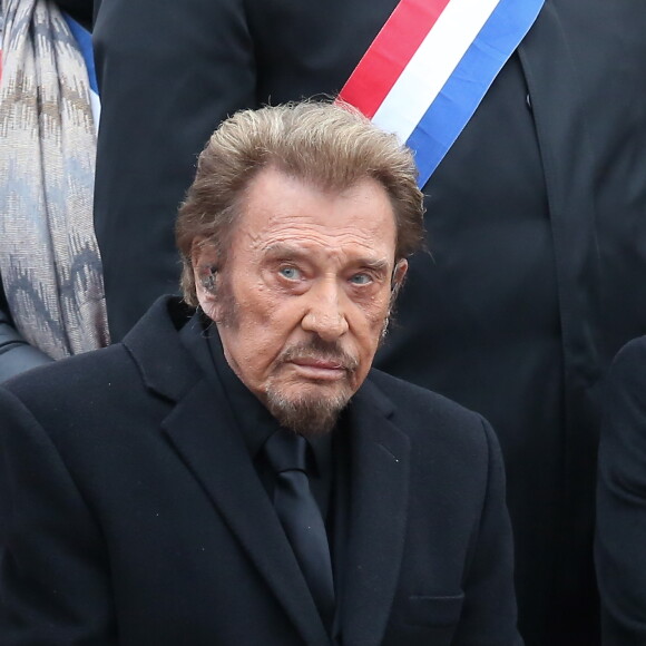 Johnny Hallyday lors de l'Hommage rendu aux victimes des attentats de janvier et de novembre 2015, place de la République à Paris, le 10 janvier 2016. Cet hommage a lieu un an après le rassemblement unitaire de 1,6 million de personnes du 11 janvier 2015 organisé juste après les attentats contre Charlie Hebdo et l'Hyper Cacher Porte de Vincennes. © Dominique Jacovides/Bestimage