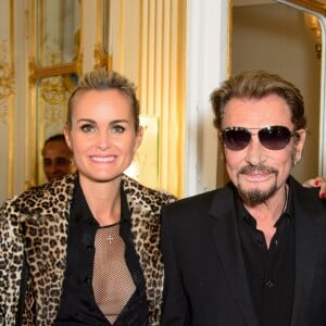 Johnny Hallyday et sa femme Laeticia lors de la Remise de décoration de Commandeur de l'Ordre des Arts et des Lettres à Harvey Keitel au ministère de la culture à Paris. Le 13 octobre 2015