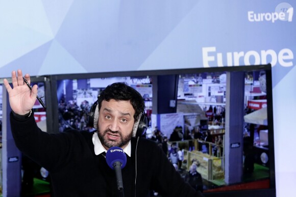 Cyril Hanouna sur le plateau de la radio Europe 1 en direct du Salon International de l'Agriculture à Paris le 1er mars 2015. © Stéphane Lemouton / Bestimage