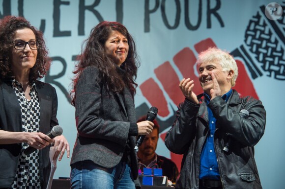 Corinne Rey (Coco), Zineb El Rhazoui, Patrick Pelloux (Charlie Hebdo), lors du "concert pour la liberté", le 3 mai 2015 - Paris