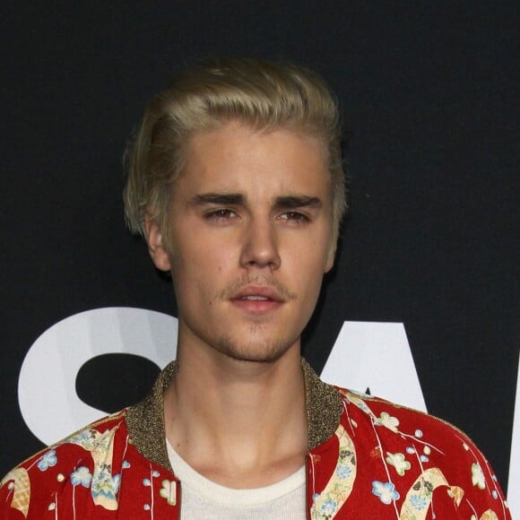 Justin Bieber - People au défilé Saint Laurent à Hollywood le 10 février 2016. 