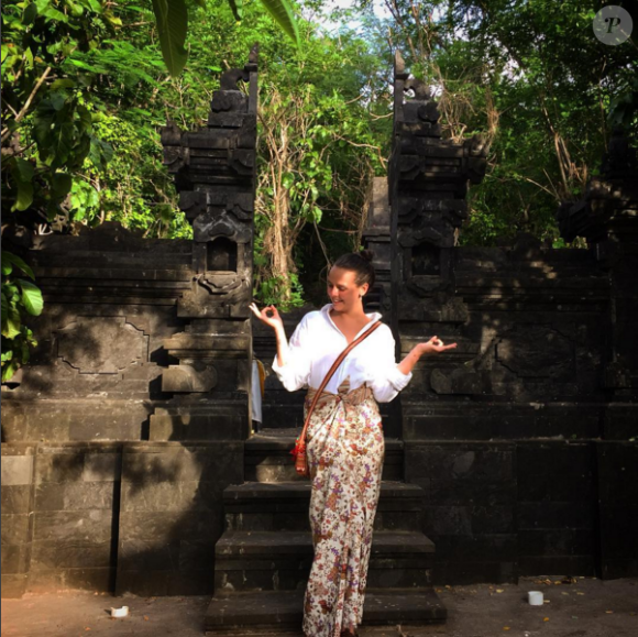 Pauline Ducruet très zen devant un temple balinais, photo de ses vacances à Bali début 2016 publiée sur son compte Instagram.