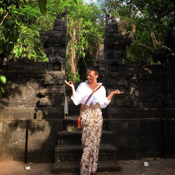 Pauline Ducruet très zen devant un temple balinais, photo de ses vacances à Bali début 2016 publiée sur son compte Instagram.