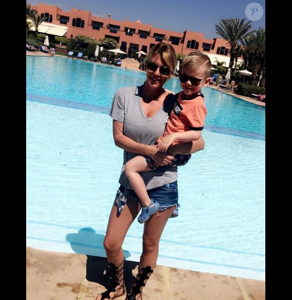 Amélie Neten et son fils Hugo sous le soleil de Marrakech, le 3 avril 2016