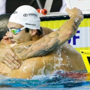 Florent Manaudou se qualifie sur 50m devant Frédérick Bousquet lors des Championnats de France de natation à Montpellier, le 3 avril 2016.