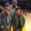 David Beckham et ses enfants Romeo et Cruz ont croisé le boxeur Floyd Mayweather à un match de basket des Lakers de Los Angeles. Photo publiée sur Instagram, le 4 avril 2016.
