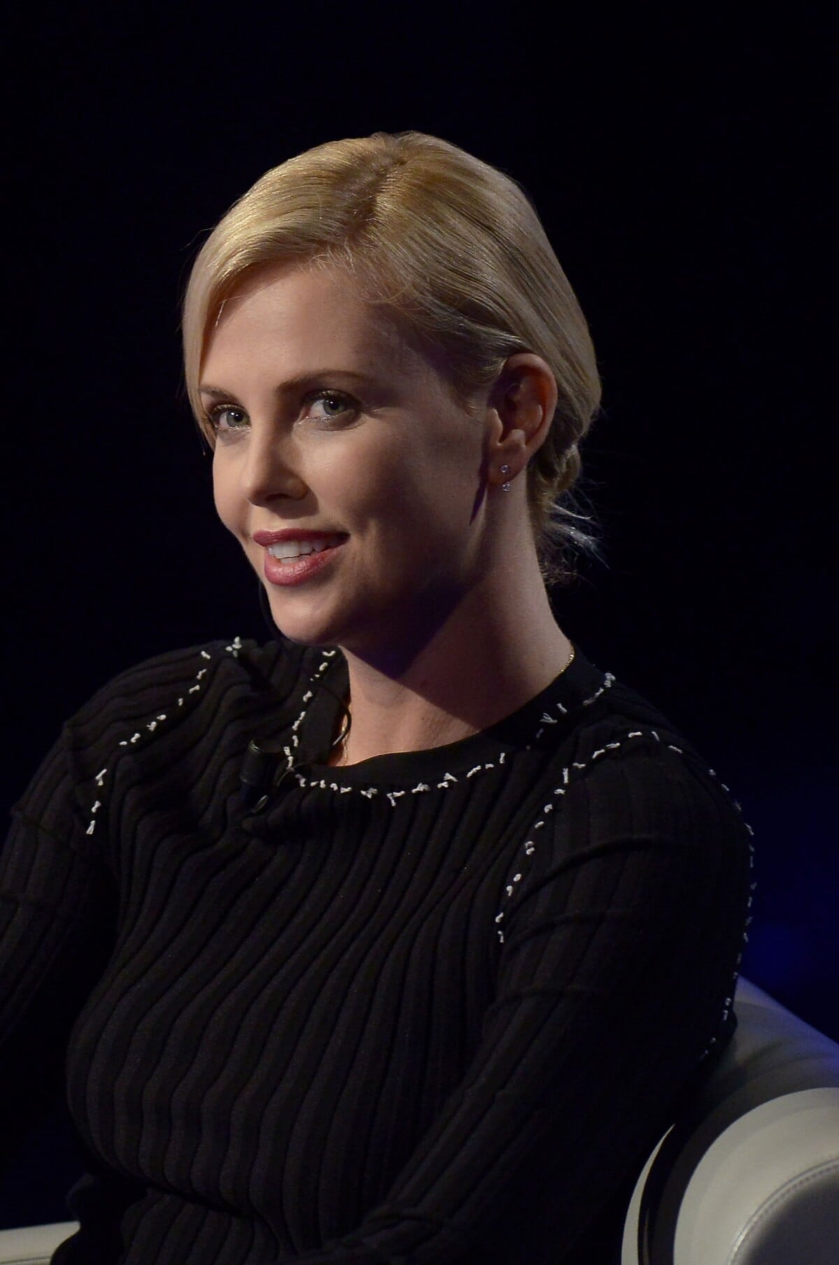 Photo : Charlize Theron donne une interview sur le plateau de l ...
