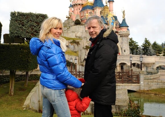 Romane Serda et Renaud avec leur fils Malone en 2009 à Disneyland Paris