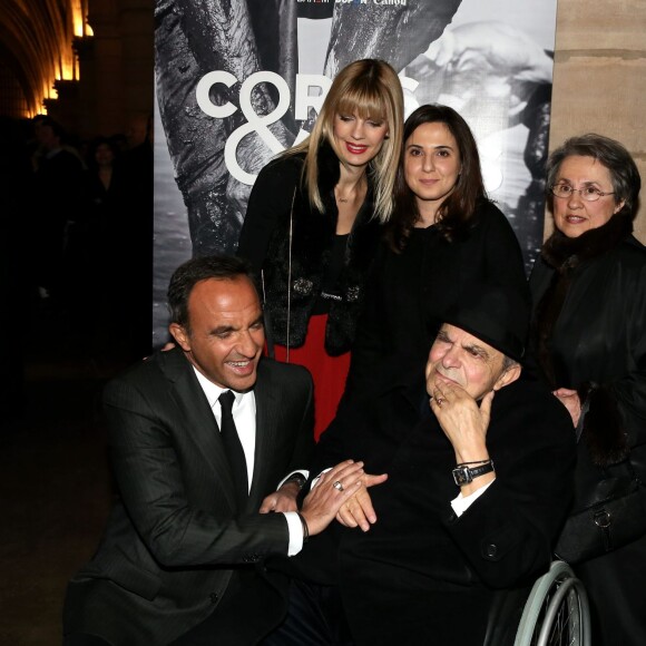 Nikos Aliagas avec sa compagne Tina, sa soeur Maria et ses parents Andreas et Harula, à l'exposition Corps et âmes à la Conciergerie à Paris le 23 Mars 2016. © Dominique Jacovides