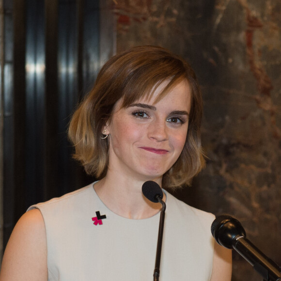 L'actrice Emma Watson illumine l'Empire State Building pour la journée internationale de la femme à New York le 8 mars 2016. © Bryan Smith via ZUMA Wire / Bestimage