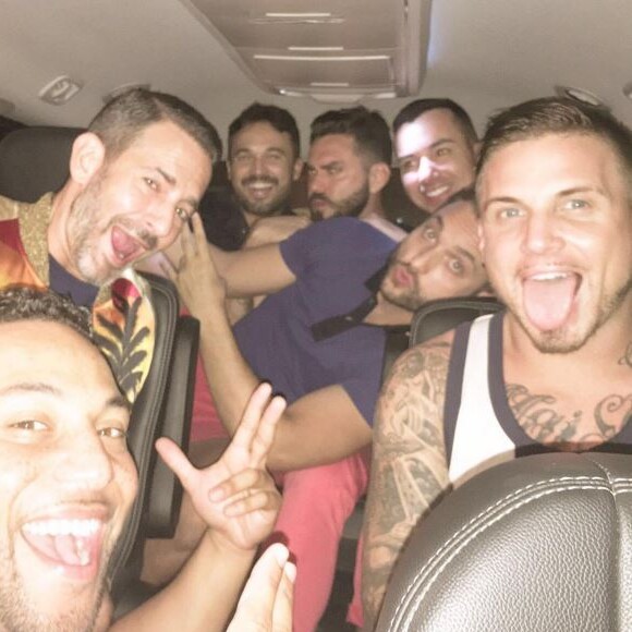 Marc Jacobs s'apprête à faire la fête avec Char, Lorenzo et des amis, au Brésil. Le 11 avril 2016. Instagram