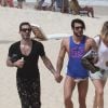 Marc Jacobs et Harry Louis en vacances sur une plage d'Ipanema à Rio de Janeiro, le 7 avril 2013.