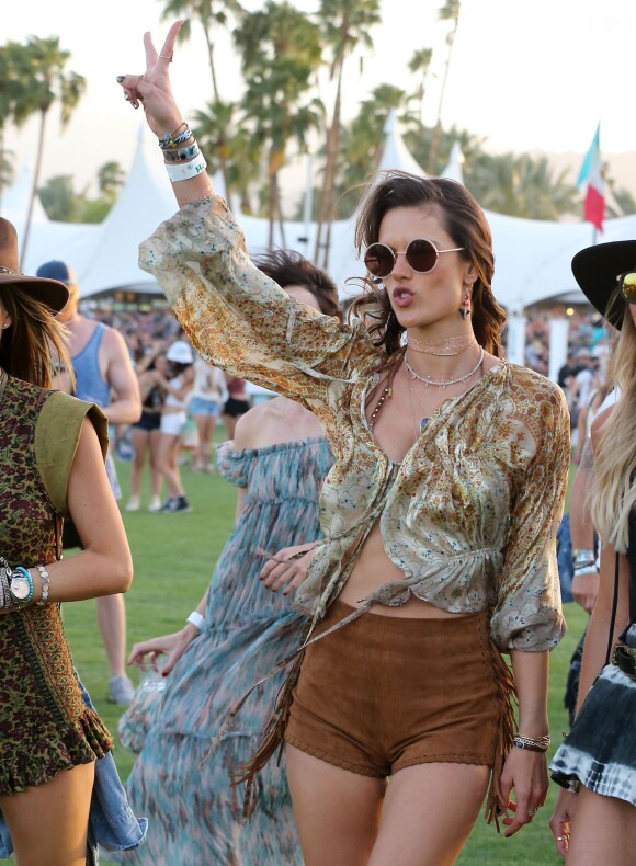 Alessandra Ambrosio lors du premier jour du festival de musique de Coachella en Californie à Indio le 16 Avril 2016.