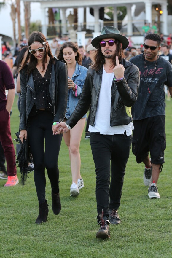 Cisco Adler et sa petite amie lors du festival Coachella, le 15 avril 2016