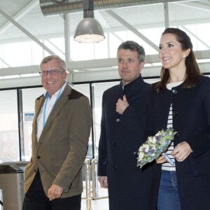 Le prince Frederik et la princesse Mary de Danemark ont assisté ensemble à un tournoi de qualification olympique pour les épreuves de natation à Copenhague, le 15 avril 2016.