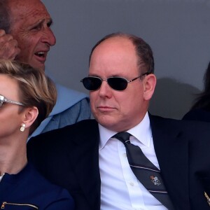 Le prince Albert II et la princesse Charlene de Monaco sont apparus très complices dans les tribunes au Monte-Carlo Rolex Masters 2016 lors de la finale opposant Rafael Nadal et Gaël Monfils au Monte-Carlo Country Club à Roquebrune-Cap-Martin, le 17 avril 2016. © Bruno Bebert/Bestimage