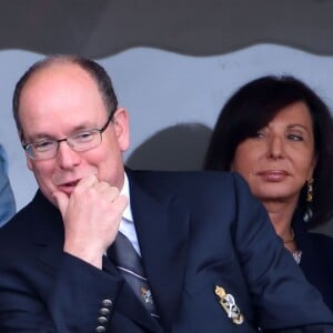 Le prince Albert II et la princesse Charlene de Monaco sont apparus très complices dans les tribunes au Monte-Carlo Rolex Masters 2016 lors de la finale opposant Rafael Nadal et Gaël Monfils au Monte-Carlo Country Club à Roquebrune-Cap-Martin, le 17 avril 2016. © Bruno Bebert/Bestimage